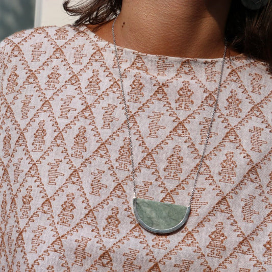 925 Sterling Silver and jade Necklaces, Sterling Silver jewelry, Jade Stone Jewelry, Handmade jewelry in Guatemala, Sustainable jewelry