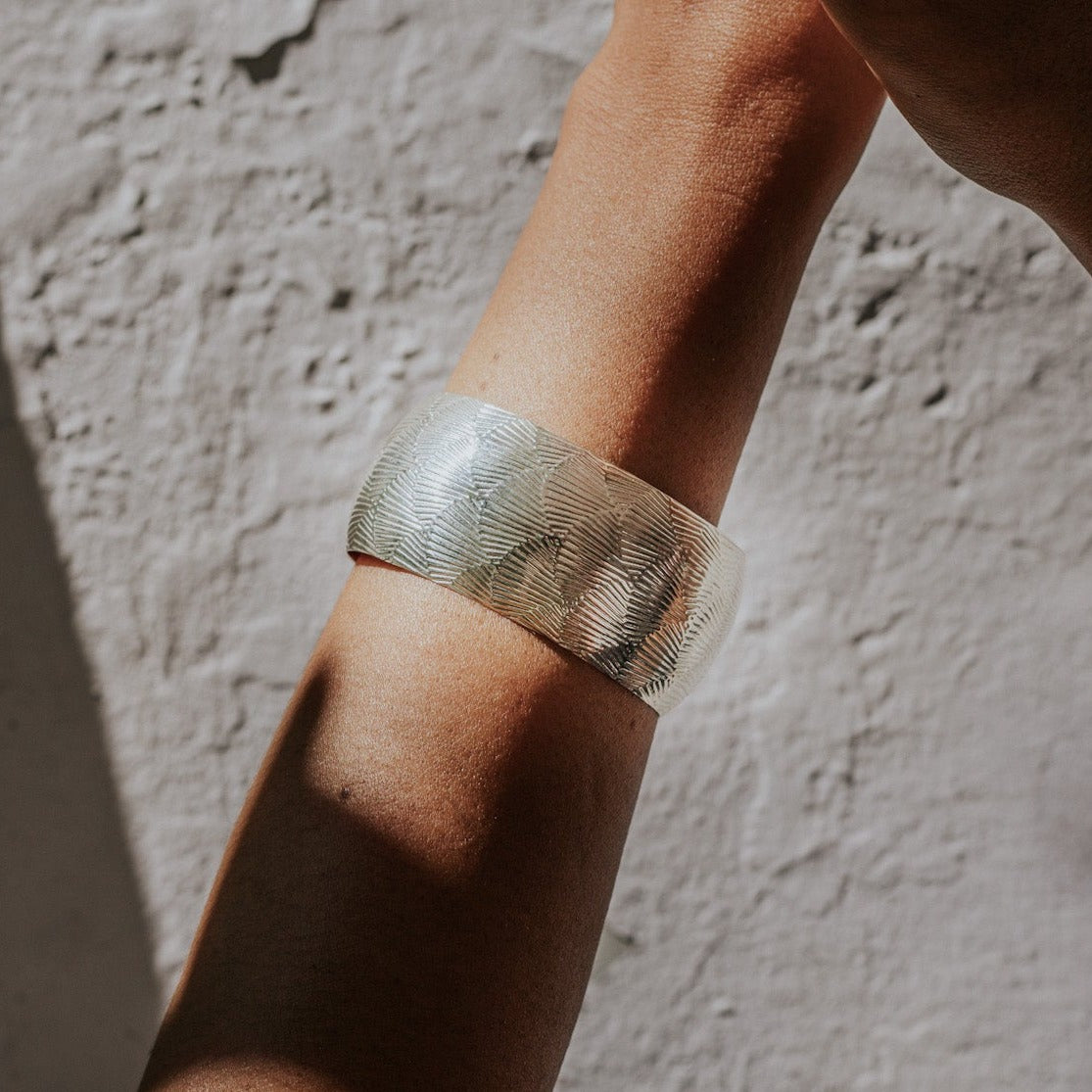 Osadia Cuff Bracelets - Linear