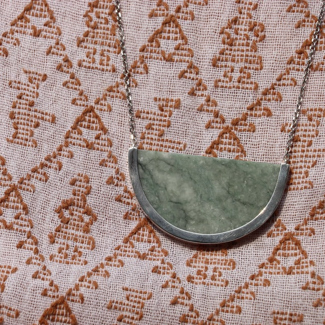 925 Sterling Silver and jade Necklaces, Sterling Silver jewelry, Jade Stone Jewelry, Handmade jewelry in Guatemala, Sustainable jewelry