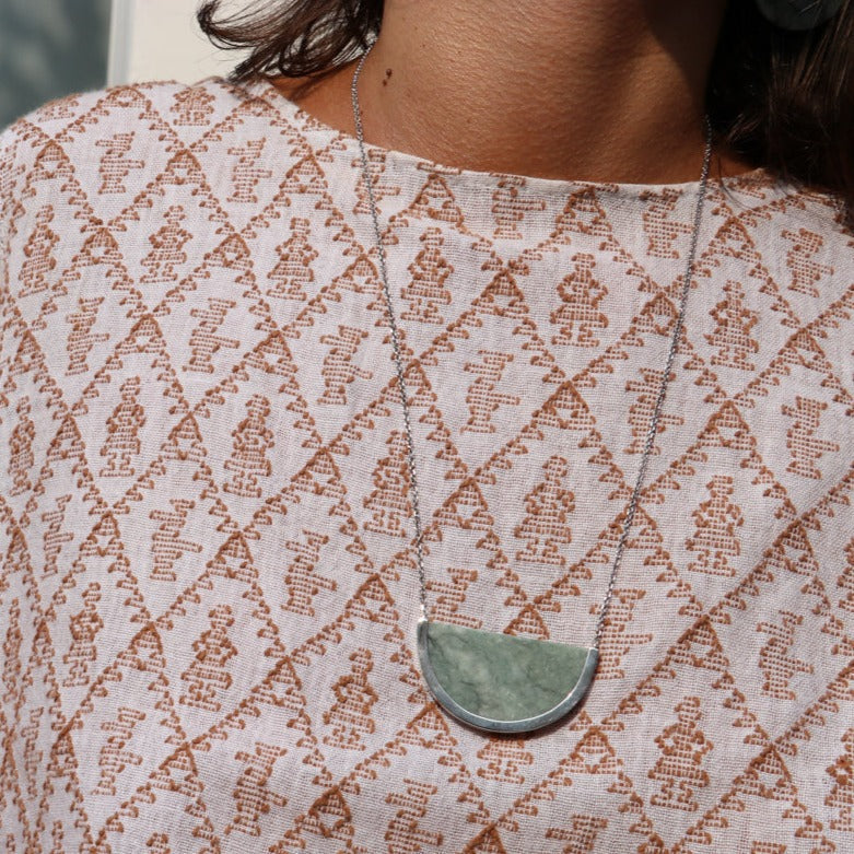 925 Sterling Silver and jade Necklaces, Sterling Silver jewelry, Jade Stone Jewelry, Handmade jewelry in Guatemala, Sustainable jewelry