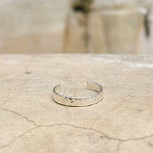 Load image into Gallery viewer, 925 Sterling Silver Ring, 925 Sterling Silver, Handmade Jewelry in Guatemala, Jewelry in Antigua Guatemala, Sustainable jewelry
